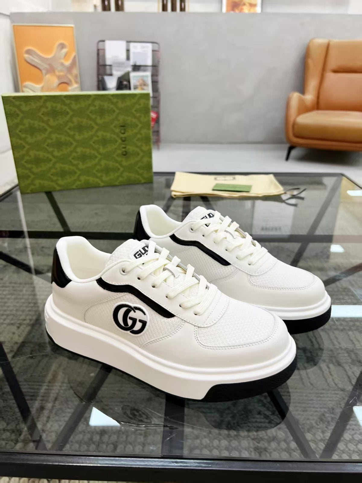 Gucci Men's White and Black Low-Top Sneakers